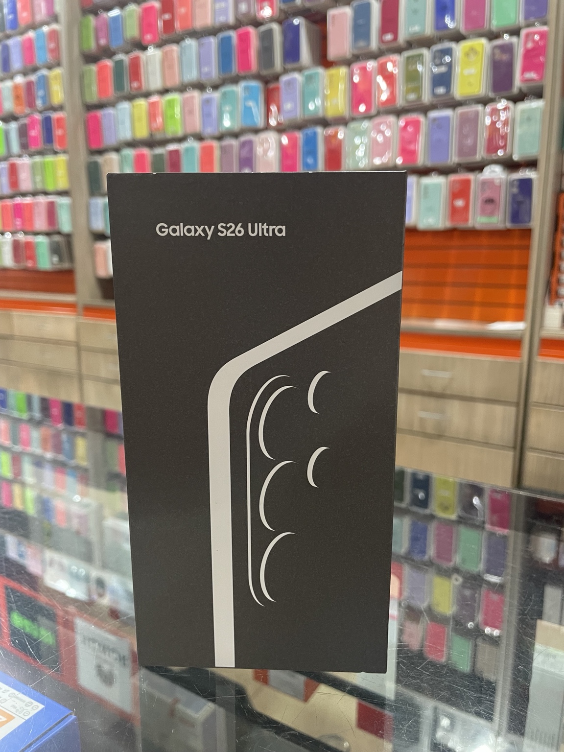 Samsung Galaxy S26 Ultra en su caja en CeluMovil Shop