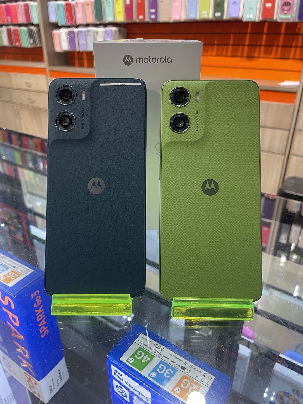 Motorola Moto G06 con su caja en CeluMovil Shop
