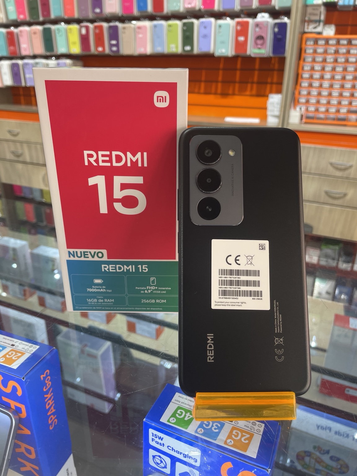 Redmi 15 con su caja en CeluMovil Shop