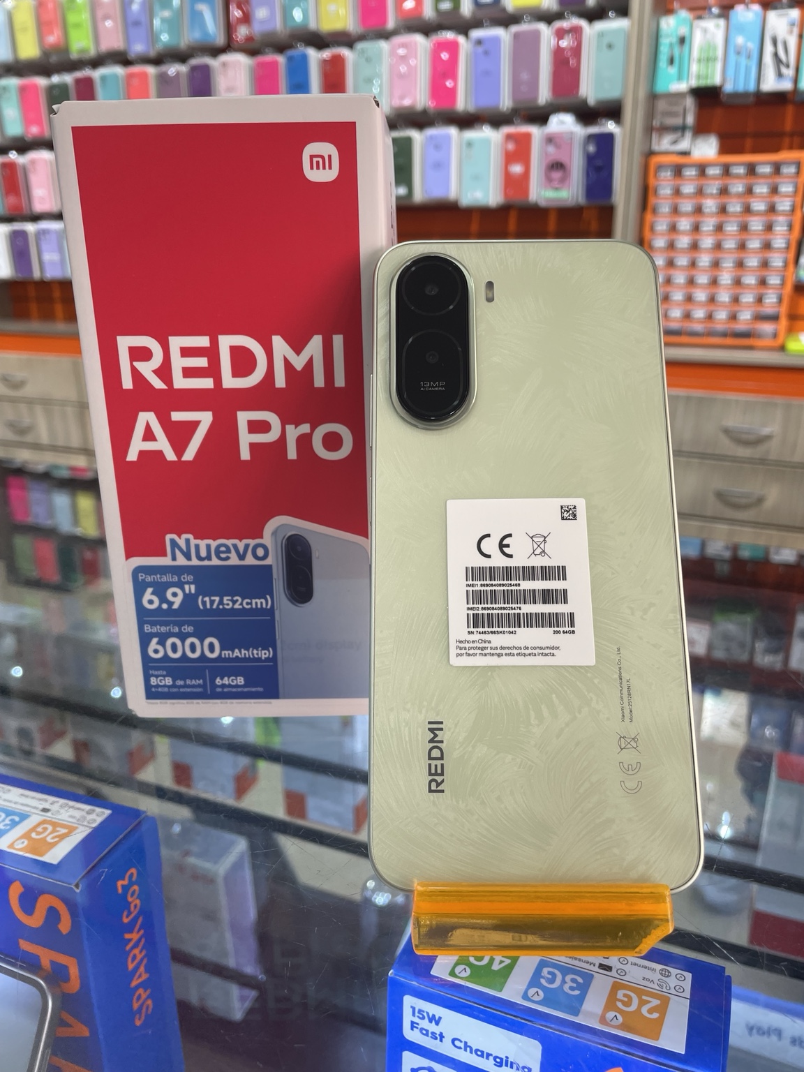 Redmi A7 Pro con su caja en CeluMovil Shop